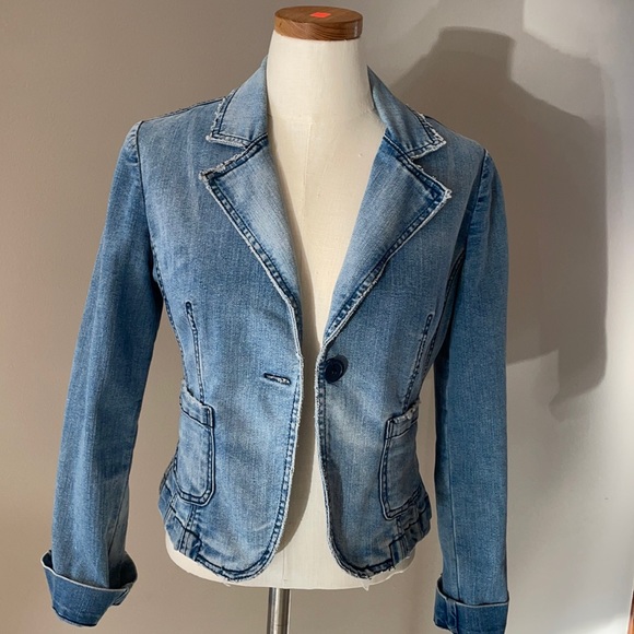 nine Jackets & Blazers - NWOT women’s / juniors crop Jean jacket. Distressed silhouette. Med blue sz M